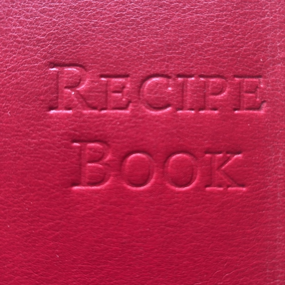 New -Gallery Leather Red Recipe Organizer - Picture 2 of 8